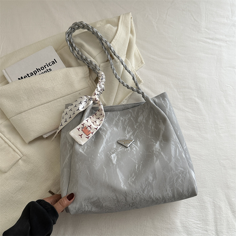 Free Delivery Designer Bag Hand Women's 2025 Korean Edition Simple Texture Solid Color Fashion Trend Silk Scarf Versatile Single Shoulder Tote Ba