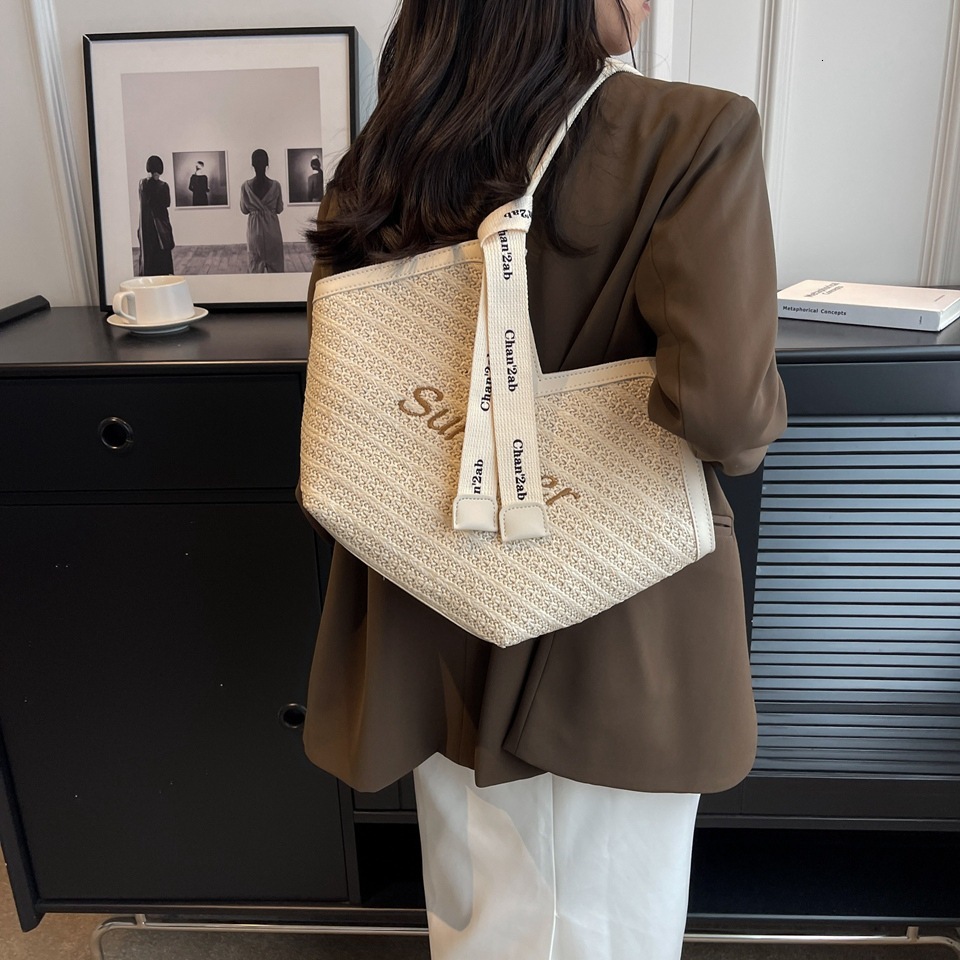 Summer large capacity 2025 new grass women's niche design shoulder versatile woven tote bag