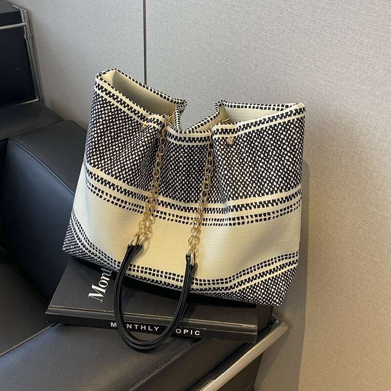2024 Grass New Versatile Crossbody Bag, Fashionable And Casual One Shoulder Hand-Held Woven Bucket Tote Bag