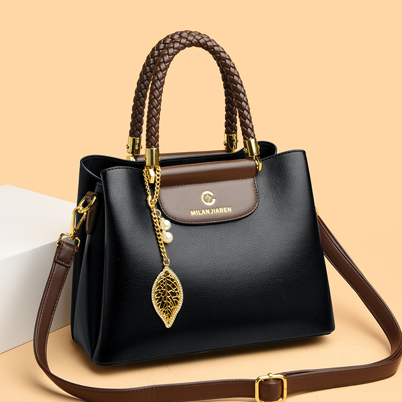 Free shipping 2025 new designer bag Large capacity women's versatile fashionable solid color shoulder bag, high-end and elegant commuter handbag