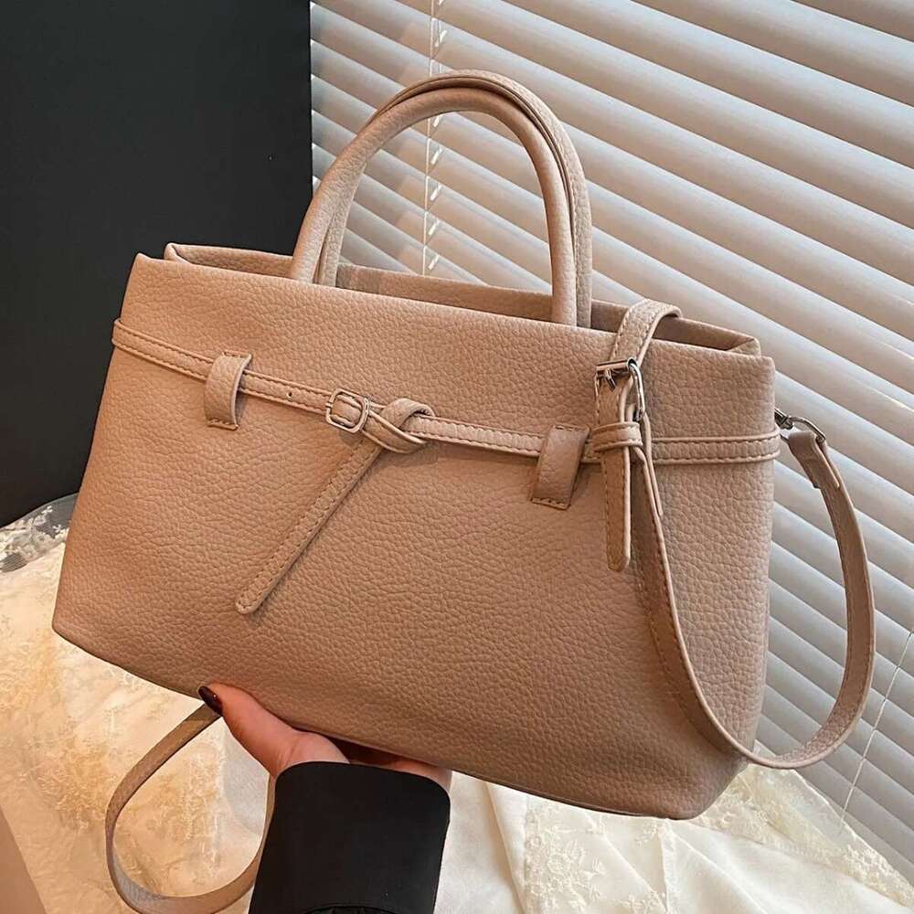 The 2025New Fashion Single-Shoulderbagforwomen With Large-Capacity Briefcase, Exuding A Sense Of High-End And Niche Trendiness