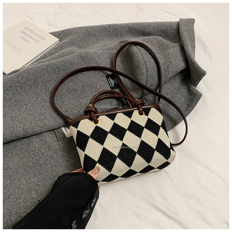 Casual Women's Handbag Free Shipping Designer Bag Lingge Fashionable Color Contrast Crossbody Bag New Cute Single Shoulder Phone Bag Makeup Bag