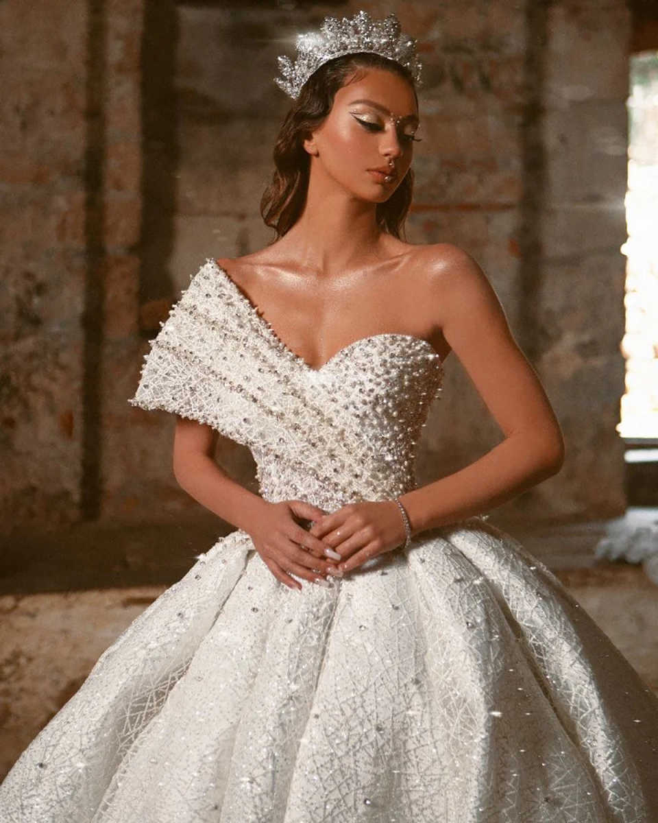 Gorgeous Wedding Dress For Women One Shoulder Sleeveless Bridal Gown Pearls Sequins Sweep Train Dresses Custom Made vestidos de novia
