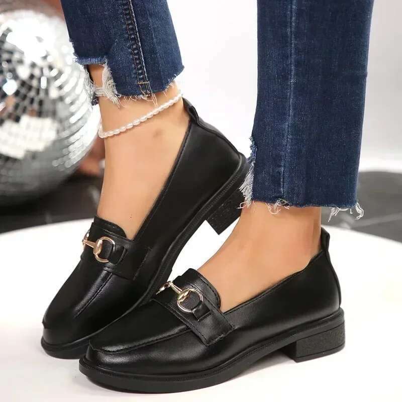 Women's Flat LoafersRetro Round Head Small Leather Shoes Soft Sole Foreign Trade Large Size Trend atos Baratos Liquidaci...