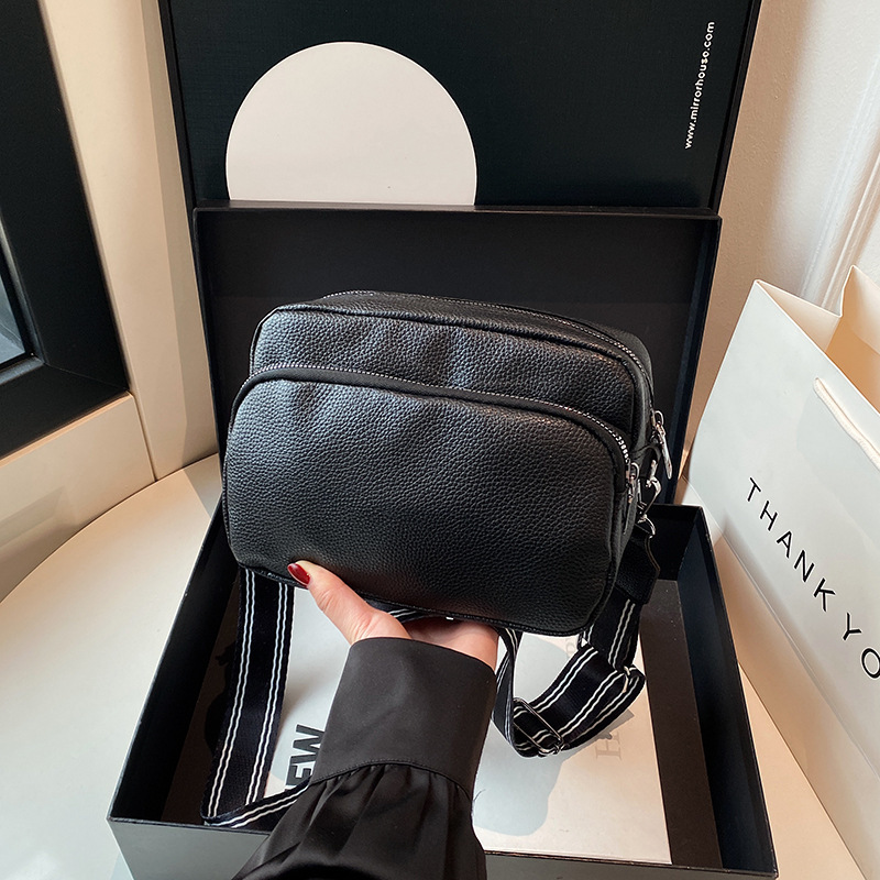 Super Popular Trend Niche Fashion Texture Wide Strap Large Capacity Women's Single New Free Delivery Luxury Bag Designer Bag Shoulder Crossbody S
