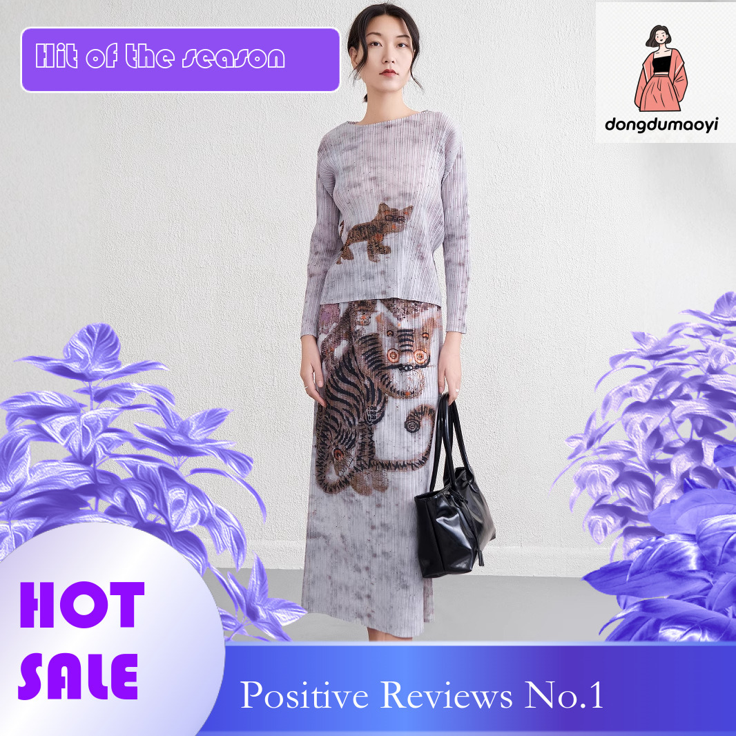 dongdumaoyi 2025 New Style Folded print slim fit and slimming round neck base shirt top printed skirt set