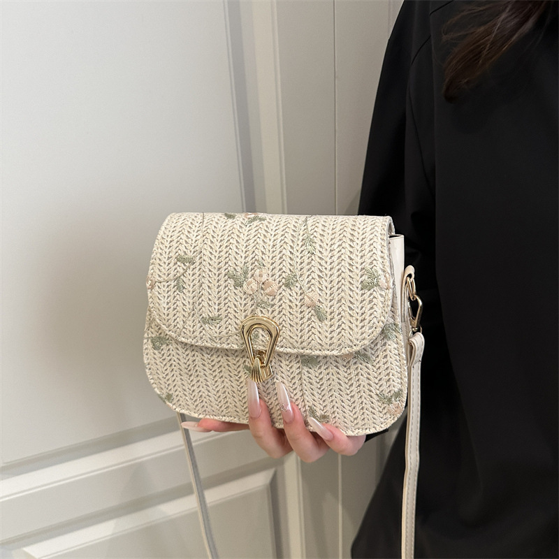 Straw For Women 2025 New Trendy Spring And Summer Fashion Lace Flower Woven Saddle Casual Westernstyle New Free Delivery Luxury Bag Designer Bag Shoul