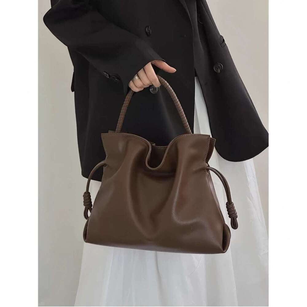 Women's New Spring Summer Crossbody Bag Single Shoulder Casual Versatile Fashion Household Leather Handbag Medium Size