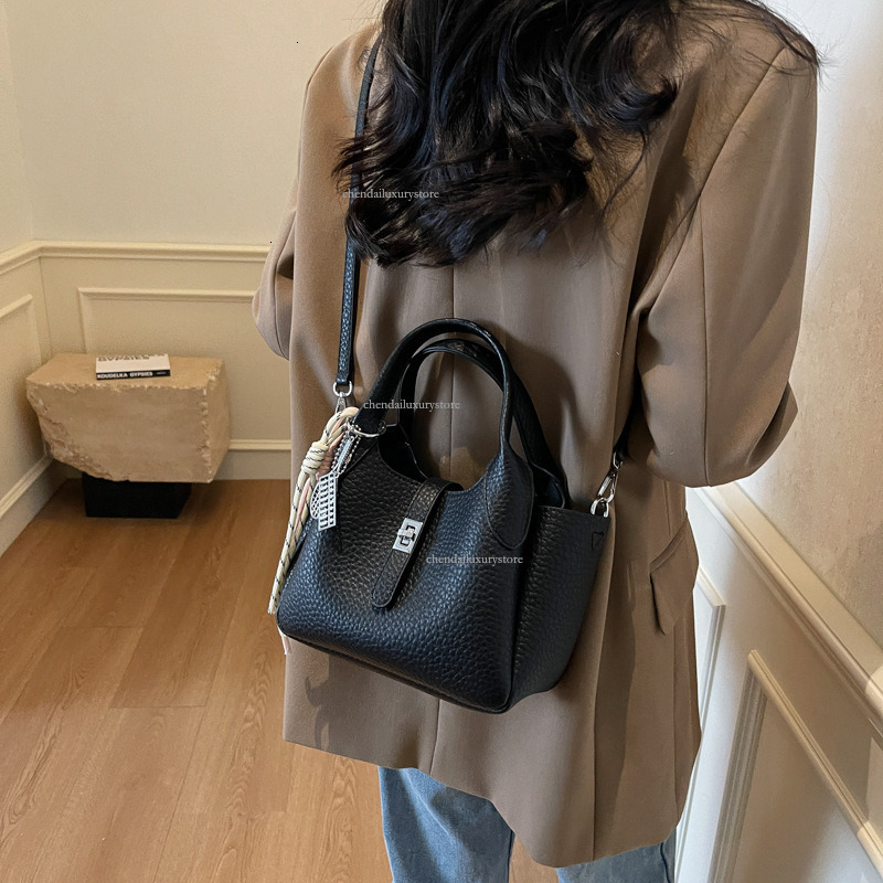 Ladies' Shoulder Bag Bucket Bag 2025 Free Shipping Designer Bags High-end Fashion Casual Crossbody Bag Large Capacity Trendy Shopping Bag
