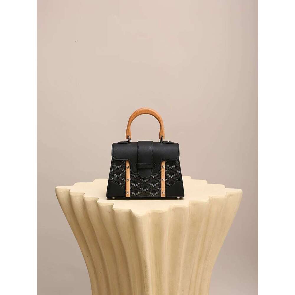 Retro Designer Bags With Classic Letter Printing Popular Portable Square Bag For Party And Banquet