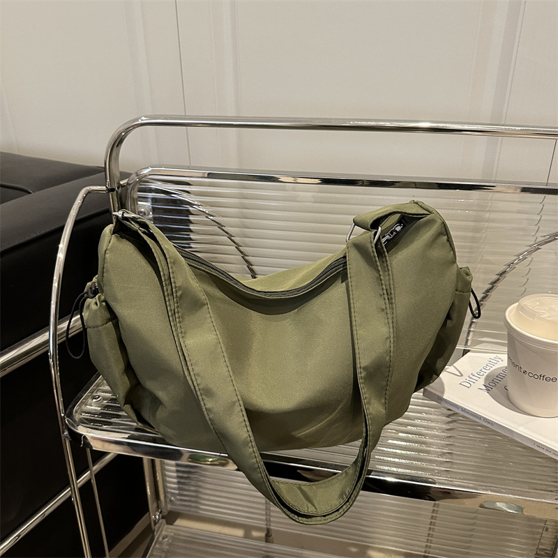 2025 New Free Delivery Designer Bag Nylon Cloth Women's Super Luxury Bag Soft Fabric New Versatile Shoulder Dumpling Large Capacity Simple Crossb