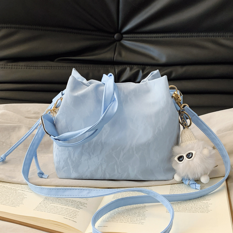 Korean Version Girl Drawstring With Pleats Large Capacity Casual Artistic And Simple Luxury Bag Free Delivery Designer Bag 2025 Handbag Water Bucket S
