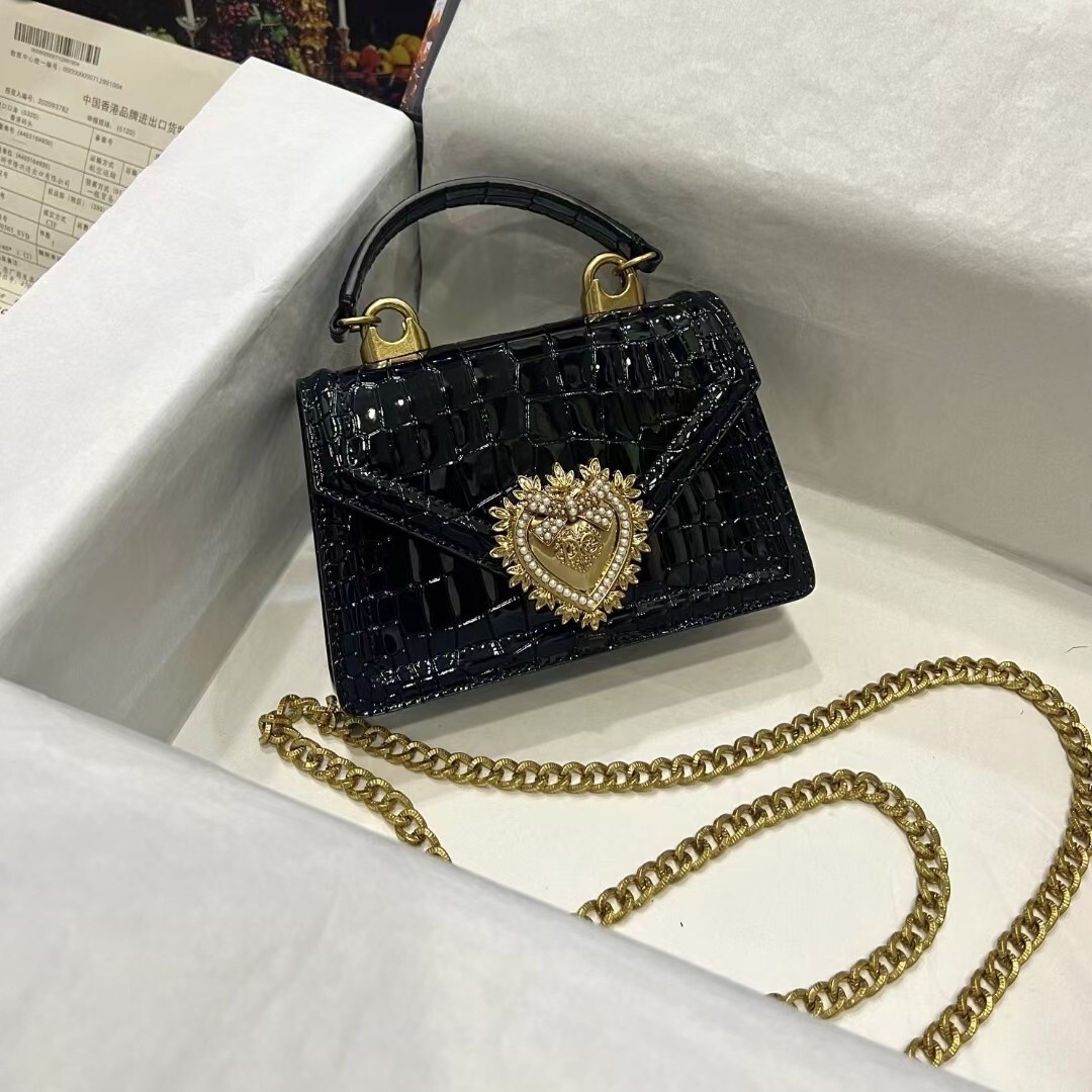 High Quality New Free Designer Bag 2025 New Crocodile Pattern Cowhide Handbag Love Bow Chain Single Shoulder Diagonal Leather Women's Bag