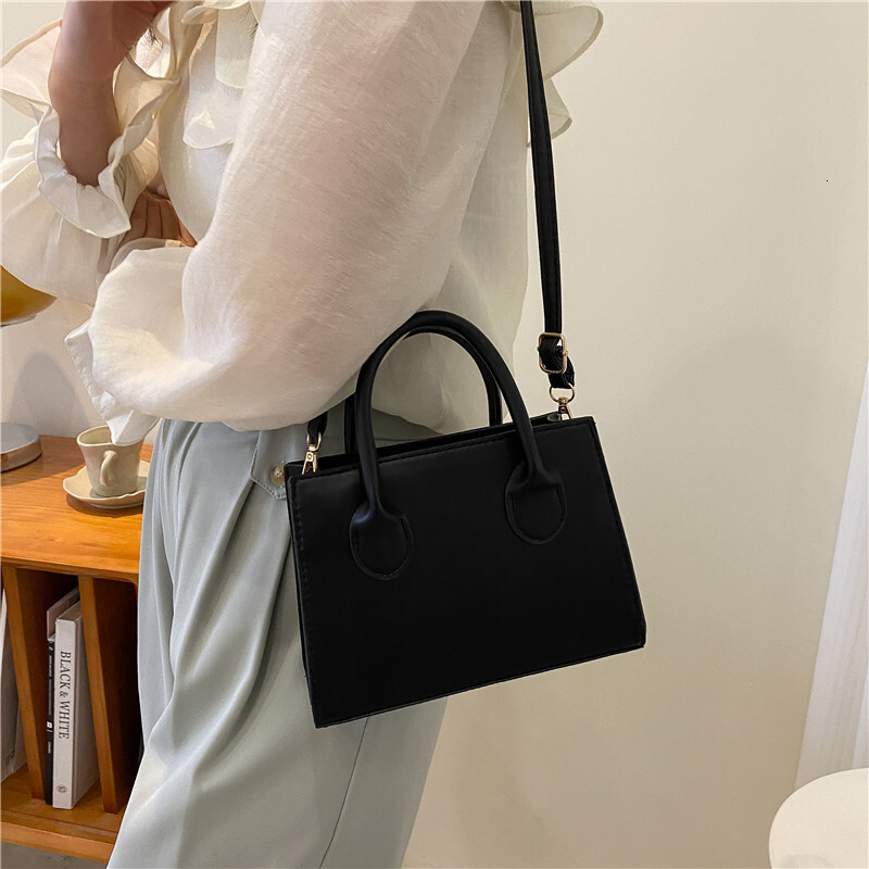 Free Delivery Designer Bag Small Women's 2025 Popular New Korean Version Crossbody Internet Famous Fashion Texture Single Shoulder Hand Luxury Ba