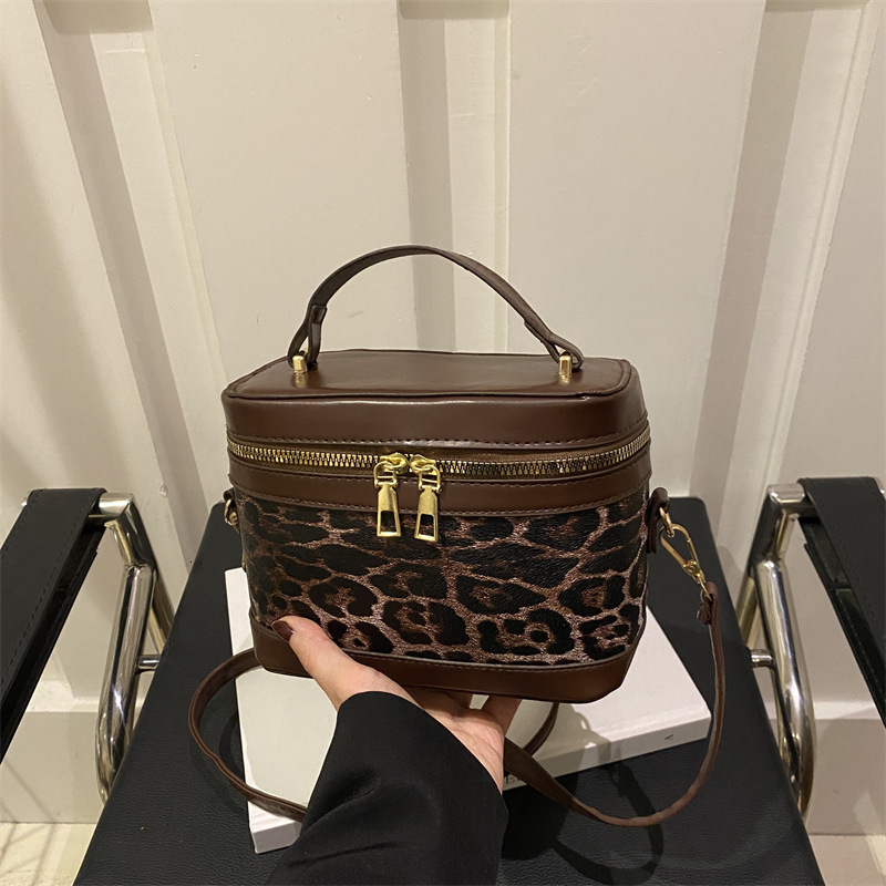 Leopard Print Bucket 2025 Spring/summer New Korean Version Personalized Single Shoulder Crossbody Contrasting Color Luxury Bag New Free Delivery Desig