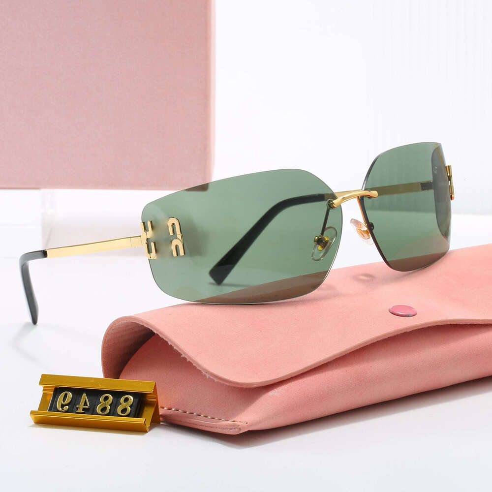 For Women Designers Sunglasses Runw ay Glasses Womens High Quality Squared Eye g lasses Shades Femininity