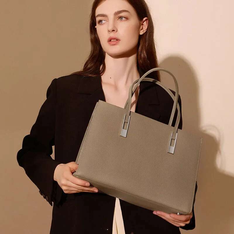 Women's Elegant Leather Tote Bags 2024 New Commuter Large Capacity First Layer Cowhide Shoulder Bag Handbags