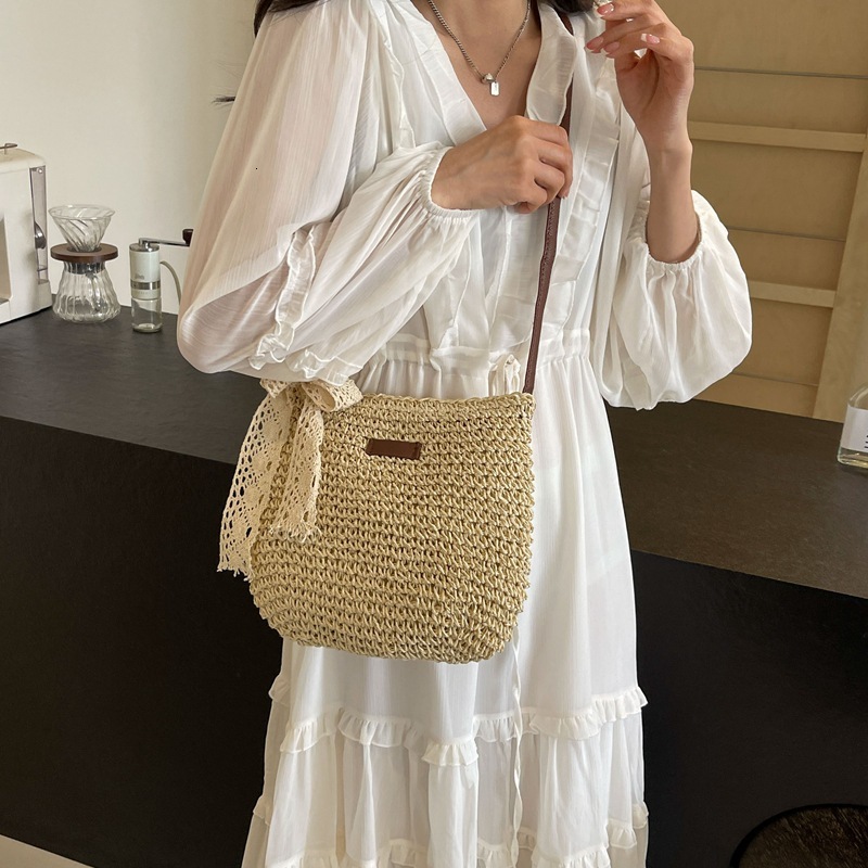 2025 New Small Commuter Korean Edition High end Fashion Versatile Retro Beach New Fashion Leisure Designer Straw Bag Underarm Bag
