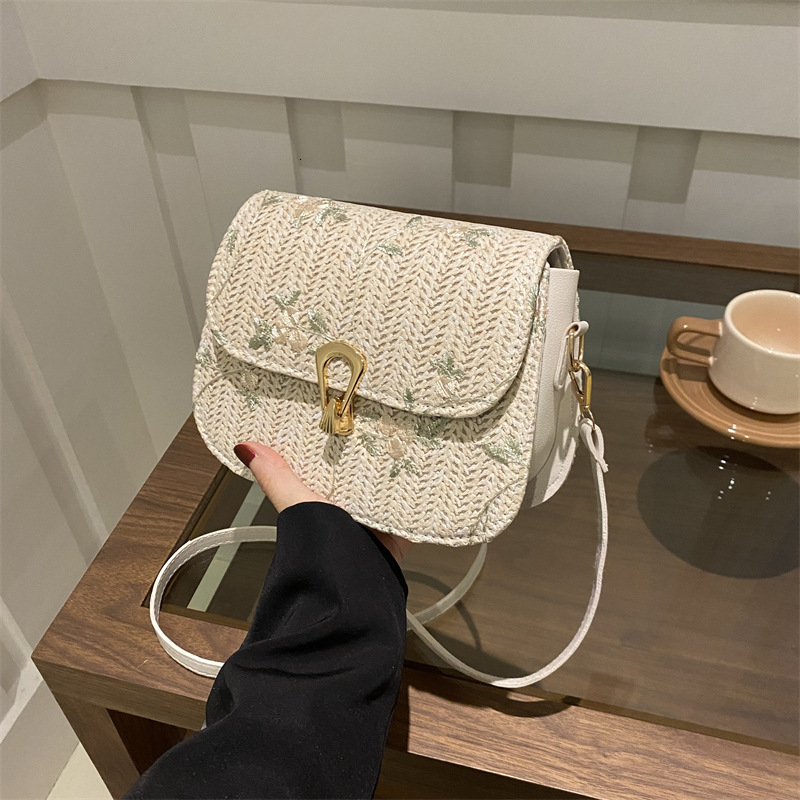 Free Delivery Designer Bag Weaving Fashion Korean Version Internet Celebrity Lock Shoulder Crossbody 2025 Spring New Versatile Ins Small Square Woven 