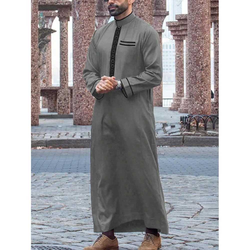 2025 New Muslim Traditional Mens Robe Multi colored Elegant Ethnic Embroidery Mens Robe Simple Casual Loose Robe X2505141