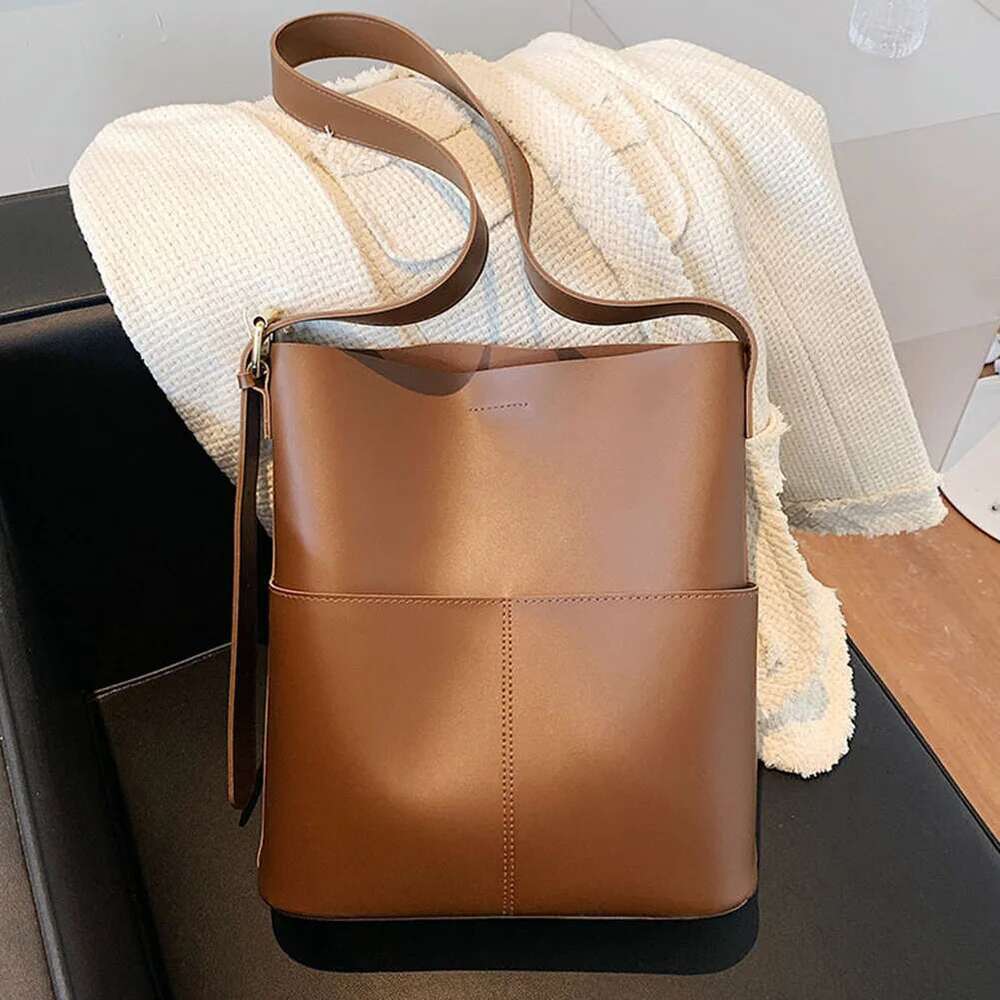 Women's Casual Soft Skin Tote Large-Capacity Bucket Advanced Sense Niche Ladies Versatile Commuter Designer Shoulder Bag