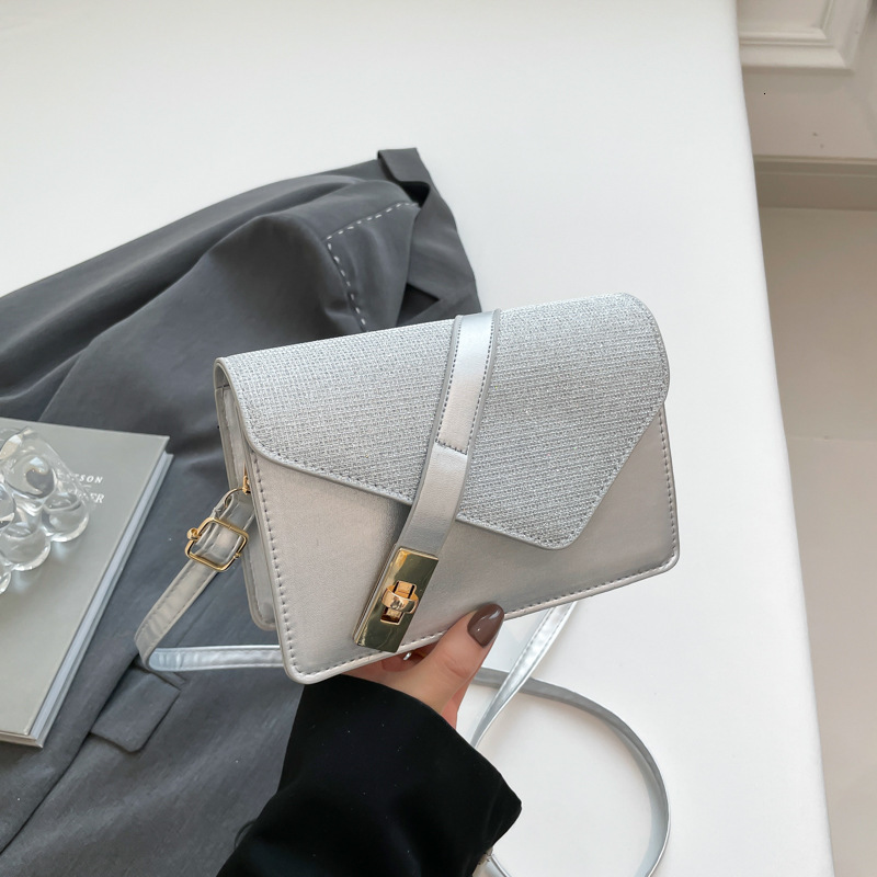 French Texture Casual 2025 Trend New Free Delivery Designer Bag Luxury Bag New Simple Buckle Fashionable Design Crossbody Single Shoulder Small Square