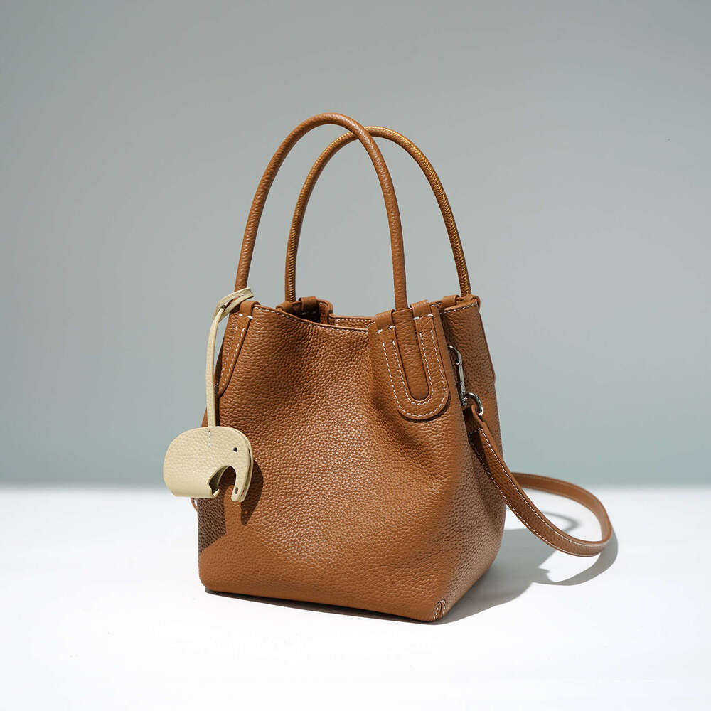 Texture Top Layer Cowhide Vegetable Basket Simple And Versatile Mobile Phone Crossbody Bag Commuting Single Shoulder Bucket Bag