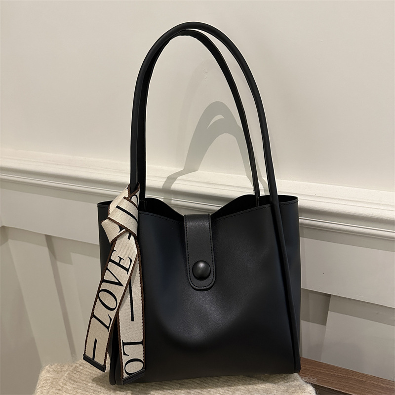 Free Delivery Designer Bag Winter Textured Large For Women 2025 New Simple Women's Casual Hand Versatile Single Shoulder Tote Luxury Bag