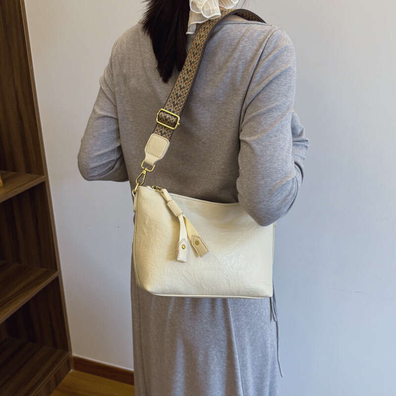 Fashionable Texture Small Diagonal Cross Women's New 2025 Trendy Soft Leather Shoulder Versatile Casual Crossbody Bag