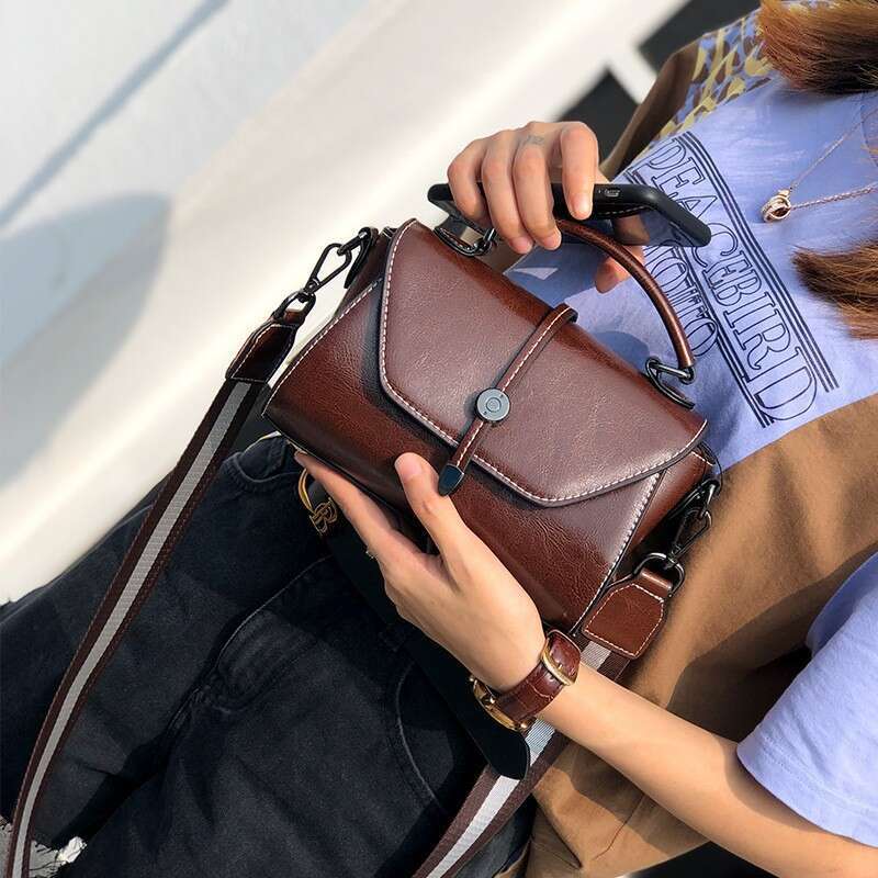 Cowhide small fashionable versatile handbag, shoulder women's temperament crossbody bag, 2025 new style, chic and elegant clothing