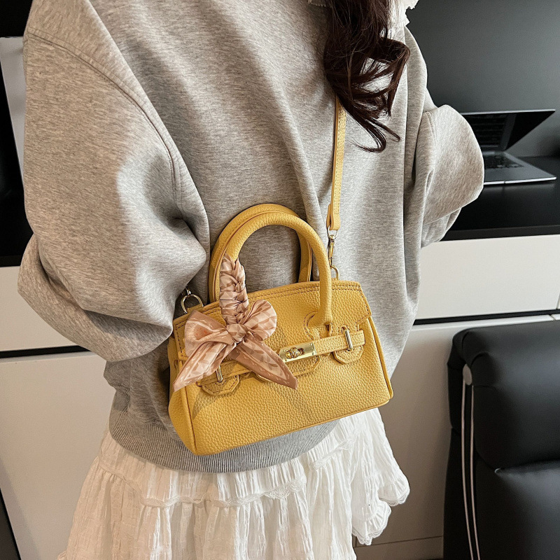 Designer Handbag High End Temperament Commuting Handbag New Light Luxury Kelly Bag Stylish Versatile Crossbody Bag For Women Mini Storage Bag Free Shi