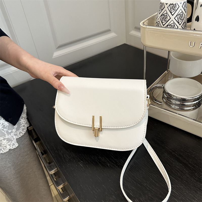 Popular New Free Delivery Designer Bag New Trendy Internet Red Envelope Style For Women Handheld Small Square Bag Stylish Luxury Bag Single Shoulder C