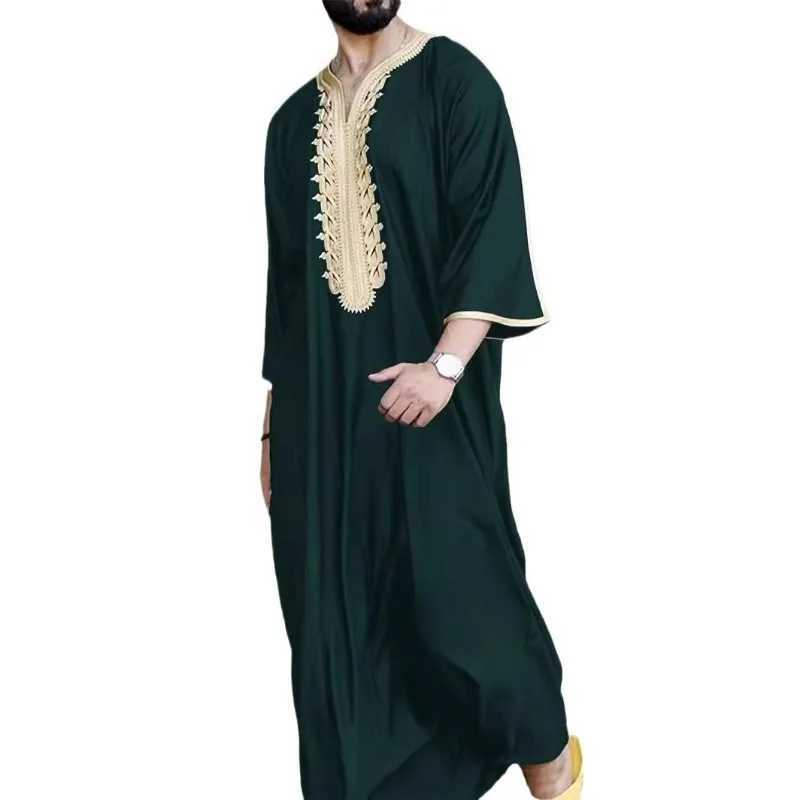 2025 Jubba Thobe Middle Eastern Long Gown Loose V-neck Short-sleeved Embroidered Men Robe Fashion Causal Muslim Mens Clothing X250514