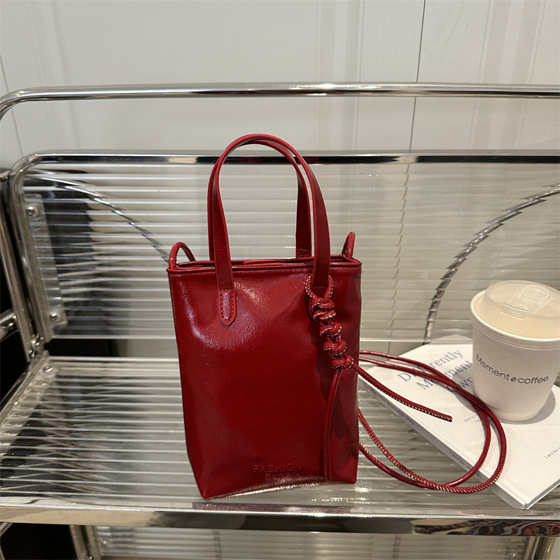 Free Delivery Designer Bag Small Holding Mobile Phone Fashionable And Versatile For Women Silver High End Feeling 2025 New Summer Handheld Shoulder Cr