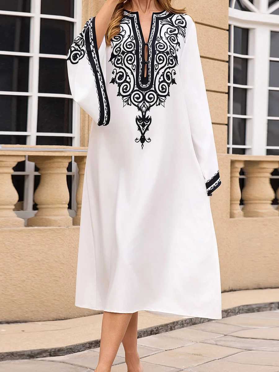 Elegant Floral Embroidered Abaya Dress with Long Slves and V-Neckline Stylish Button-Up Robe for Women Perfect for Prayer X250514