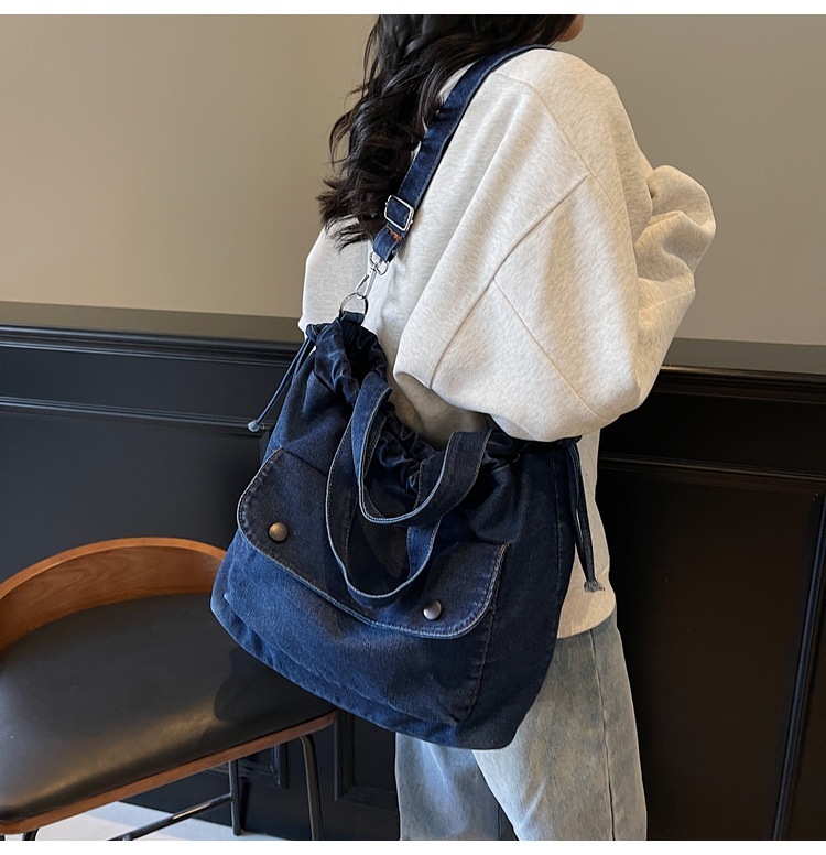This year's popular denim autumn and winter 2025 new item, niche pleated crossbody for women's bucket bag
