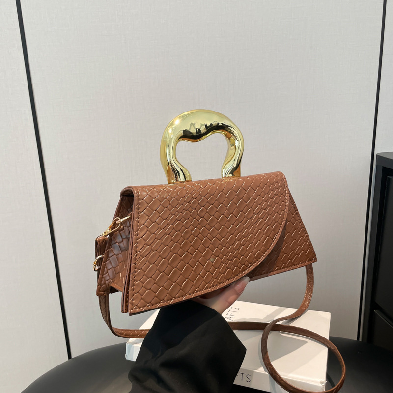 2025 New Free Delivery Designer Bag Spring/summer New High End Luxury Bag Niche Design This Year's Popular Temperament And Texture Handheld Singl
