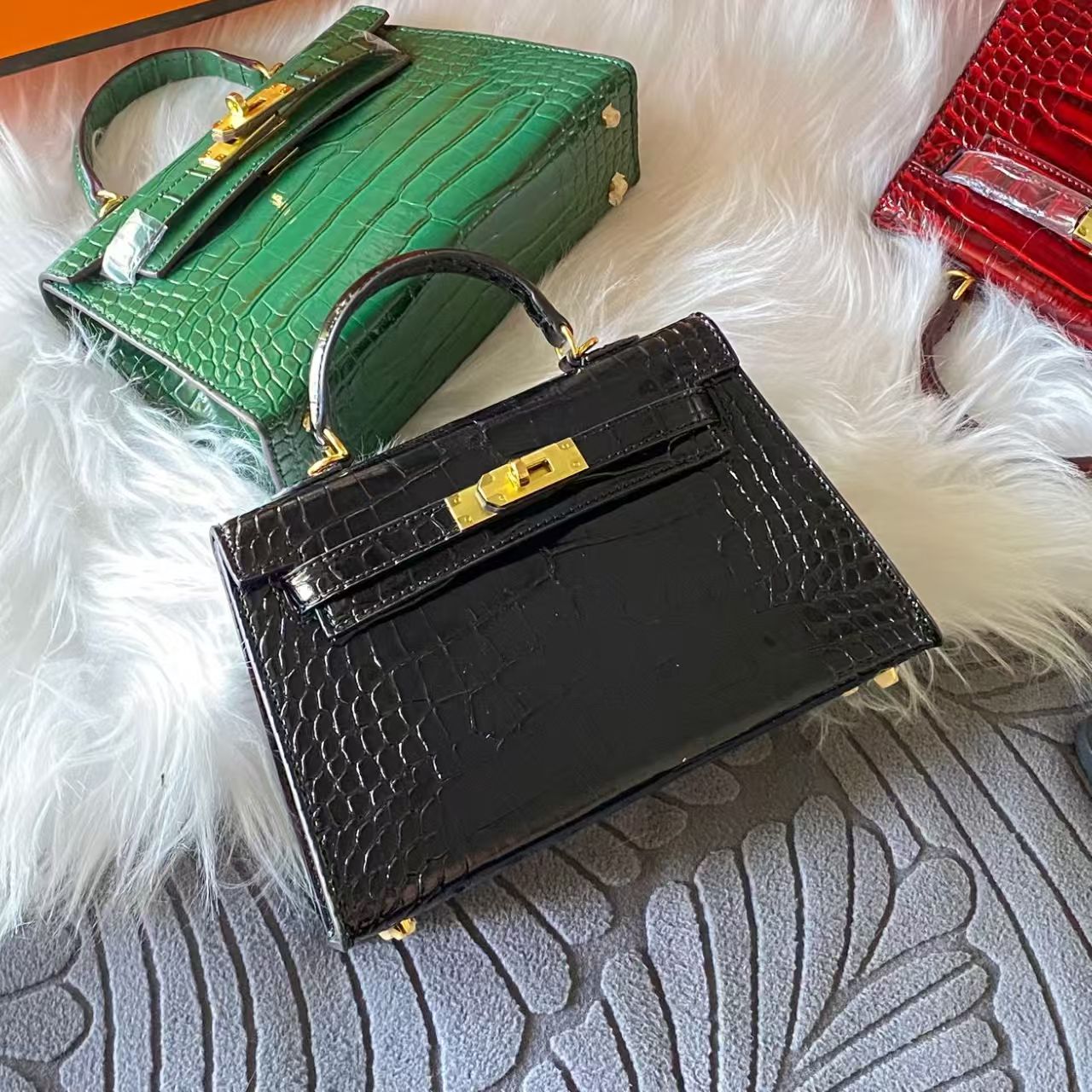 designer Classic multifunctional womens metal buckle high-quality leather crocodile pattern emed design handbag