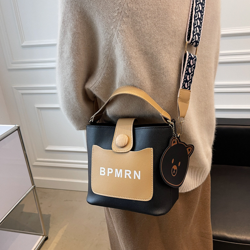 Free Delivery Designer Bag This Year's Popular Small For Women's Autumn 2025 New Trendy And Fashionable Leisure Broadband Crossbody One Shou