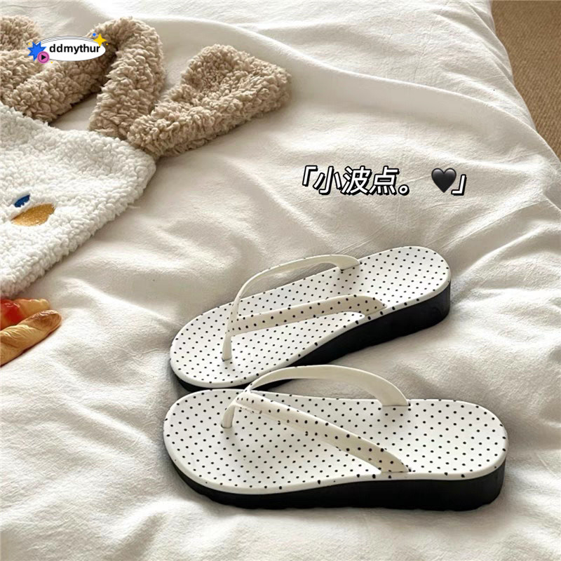New style flip flops women in summer, thick soled, non slip, fashionable sandals for beach wear ddmythur