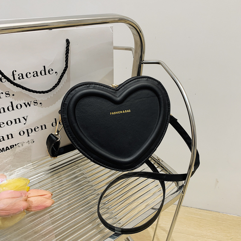 Free Delivery Designer Bag Fresh Wind Women 2025 Love Trendy Women's Heart Shaped One Shoulder Crossbody For Girls Cute Mini Bag Luxury Bag