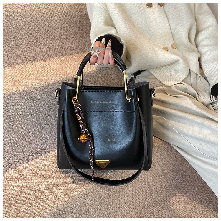 2025 Fashion Women's Handbag Free Shipping Designer Bag Daily Leisure High Quality Soft Leather Commuter Shoulder Bag Multi Functional Crossbody 