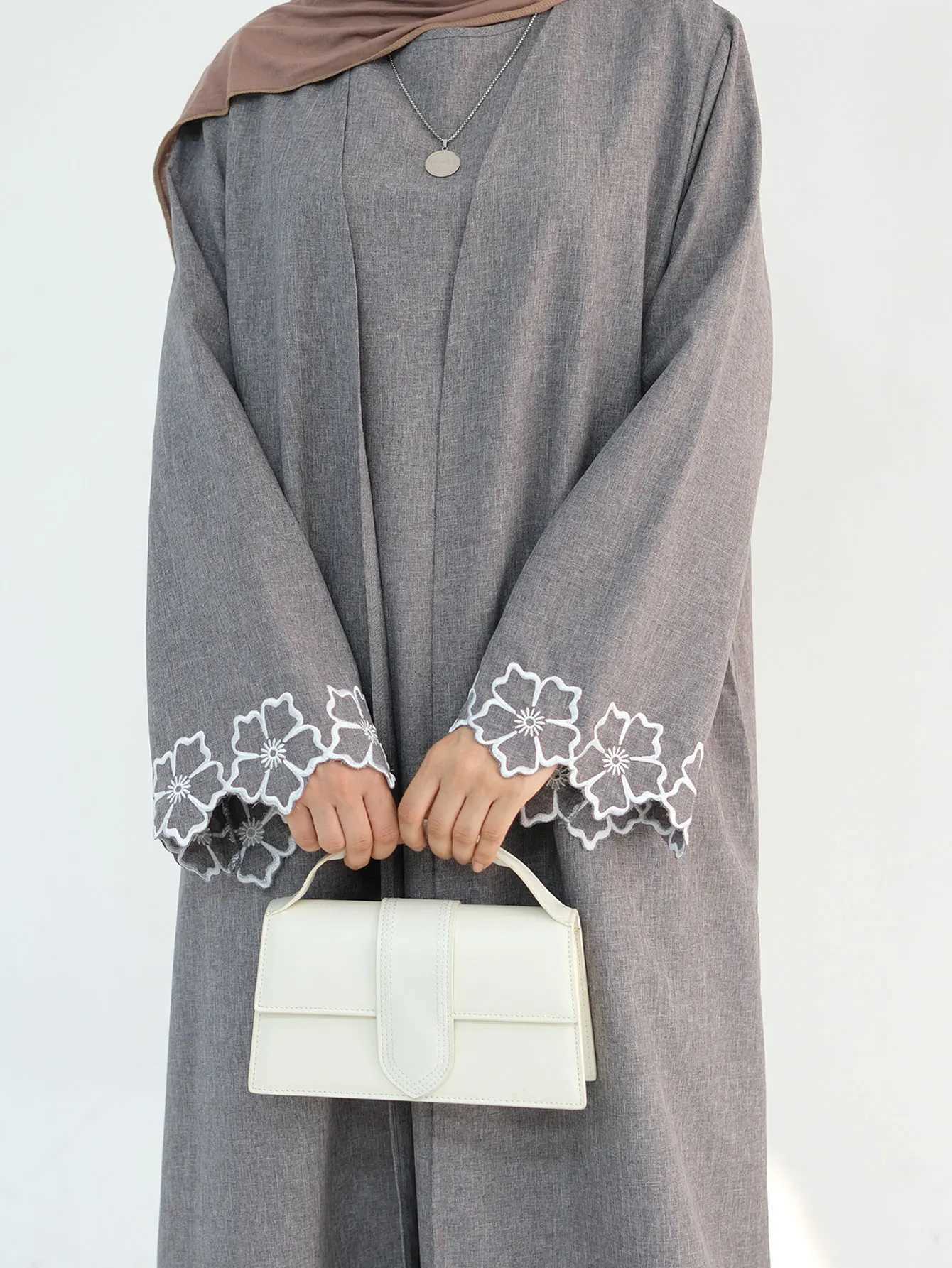 Sophisticated Grey Abaya with Flower Patterned Cuff Embellishments Popular Dubai Islam Turkey Muslim Women for Ramadan Kaftan X250514
