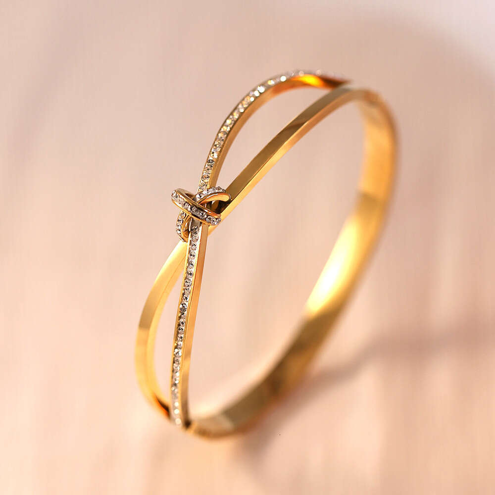 Luxury Jewelry Designer Bracelect Minimalist women's wholesale electroplated gold women's high-end and non fading jewelry titanium steel dia