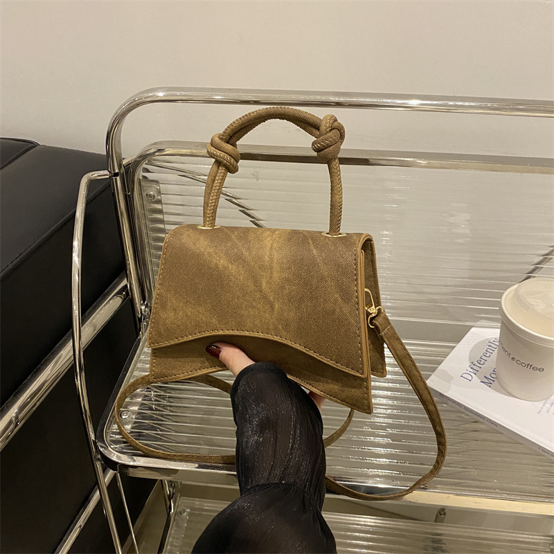 Free Delivery Designer Bag Fashion For Women 2025 Autumn Trendy Shoulder Simple Casual Crossbody Solid Color Small Square Bag Luxury Bag