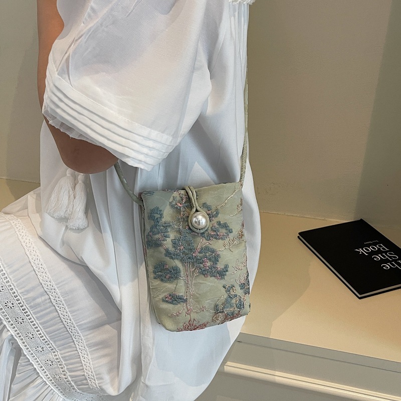 New Chinese style mini mobile phone for women in summer 2025, fashionable embroidered small square bag, simple and versatile crossbody bag