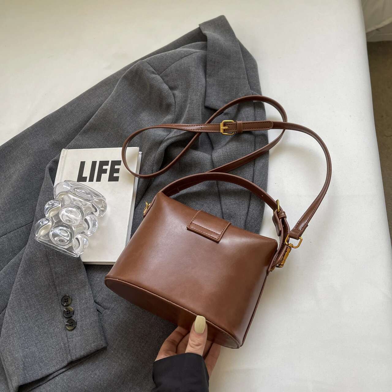2025 new bag high-end fashion handheld diagonal cross retro solid color designer niche design bucket shoulder bag versatile crossbody bag hand-held sm