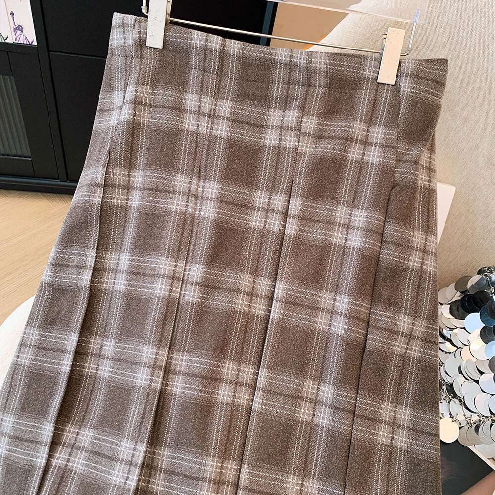Plus-size Women's Fall/Winter Casual Commuting loose and comfortable coffee checked elastic waist lined A-line skirt large