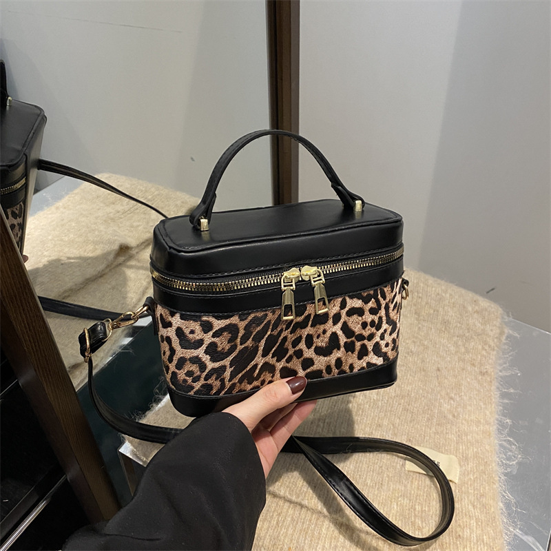Leopard Print Bucket 2025 Spring/summer New Korean Version Personalized Single Shoulder Crossbody Contrasting Color Luxury Bag New Free Delivery Desig