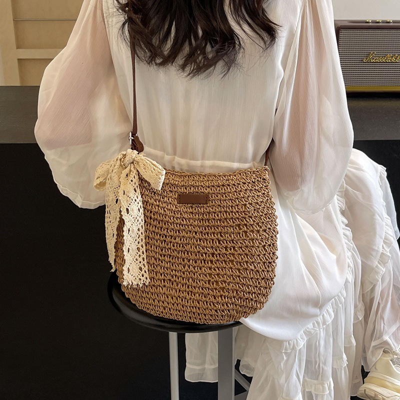 2025 New Small Commuter Korean Edition High end Fashion Versatile Retro Beach New Fashion Leisure Designer Straw Bag Underarm Bag